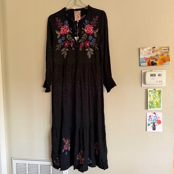 Johnny Was Dresses & Skirts - Johnny Was Sassiba Smocked Sleeve Tiered Midi Dress Black Size Small NWT